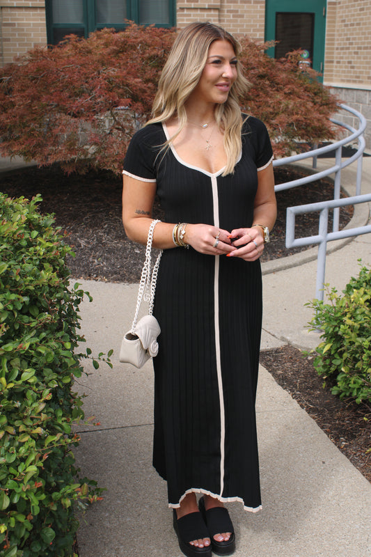 Black Beige Contrast Pleated Knit Midi Dress